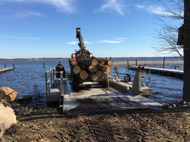 Timmer flottas i Åminne hamn